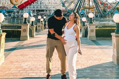 Cantiknya Nikita Willy saat Pamer Baby Bump di LA Pakai Outfit Hitam
