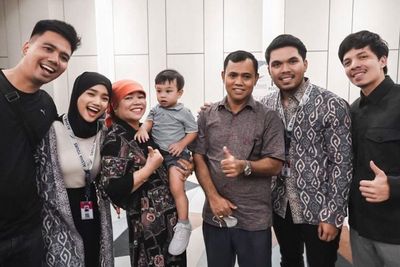 Fuji Pergi Umrah, H Faisal Menangis Titipkan Doa untuk Alm. Bibi dan Vanessa