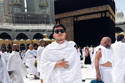 Berpose Depan Kakbah, Thariq Halilintar: Ya Allah, Biarkan Aku Caper dengan-Mu