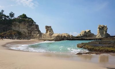 Tips Liburan Murah ke Pantai Klayar Pacitan: Super Hemat dan Dijamin Seru Banget!