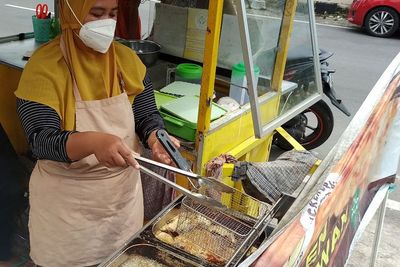 Mantan TKI Asal Madiun Sukses Jualan Ayam Crispy Ala Taiwan, Sampai Buka 3 Cabang