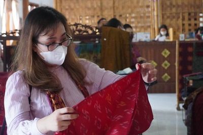 Top! Putri Ayu Bikin Kain Tenun Bali Mendunia, Sampai Dipesan oleh Christian Dior