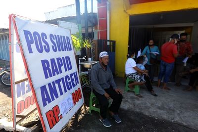 Indonesia Susah Jadi Endemi: Test Covid-19 Mandiri dan Vaksin Saja Masih Dipaksa 