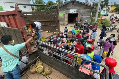 Bikin Heboh! Gas Elpiji Langka di Berau, Emak-emak Geruduk Agen Sejak Pagi