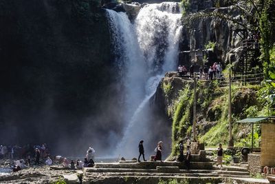 Air Terjun Tegenungan, Indah Berpelangi tapi Paling Horor di Bali! Berani Datang?
