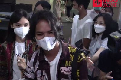 Didampingi Istri, Alffy Rev Penuhi Panggilan Polisi Terkait Kasus Doni Salmanan