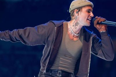 Selena Gomez Nikah, Justin Bieber Tuai Sorotan Usai Unggah Foto yang Dianggap Sindiran