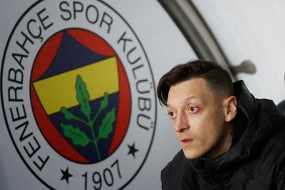 Ozil Didepak dari Skuad Fenerbahce Gegara Cekcok dengan Pelatih?
