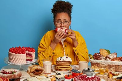 Tak Hanya Bikin Berat Badan Naik, Makan Berlebih juga Bahaya bagi Kesehatan Mental