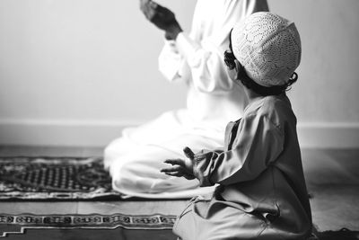 Orang Tua Wajib Tahu! 4 Cara Mendidik Anak agar Rajin Shalat Tanpa Harus Memaksa