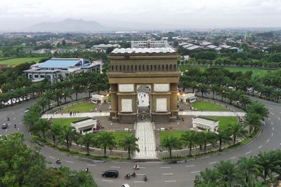 Bukan di Paris, Arc de Triomphe Ada di Kediri, Pembangunannya Habisnya Rp300 Miliar
