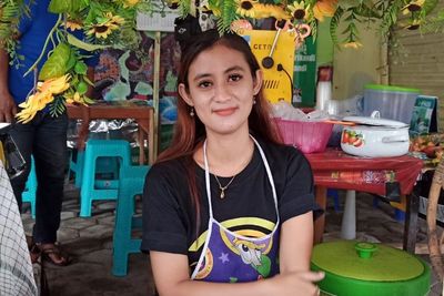 Sepi Job! Penyanyi Cantik Ini Banting Setir Jadi Penjual Dawet, Omzetnya Rp45 Juta Sebulan