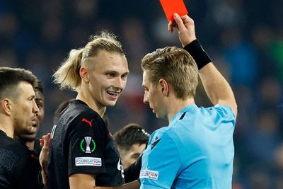 5 Pesepakbola yang tak Pernah Dikartu Merah, dari Legenda Real Madrid hingga Barcelona