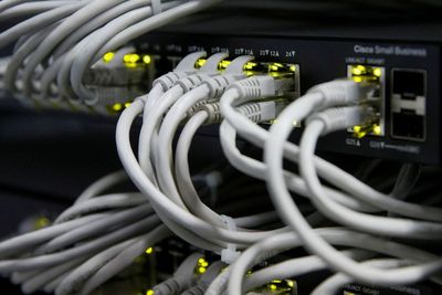 Kena Serangan Siber Rusia, Internet Ukraina Alami Gangguan