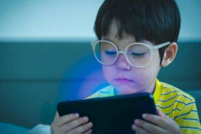 Tips Agar Anak Tak Kecanduan Ponsel, Psikolog: Orangtua Perlu Bangun Koneksi dengan Anak
