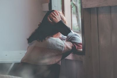 3 Zodiak yang Merasa Tidak Pantas Mendapat Cinta Sejati karena Pernah Tersakiti
