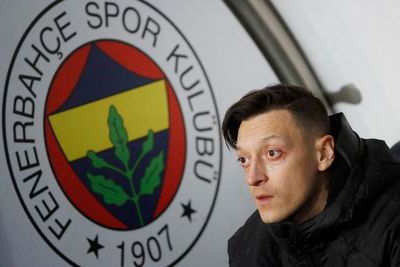 Eks Pemain Arsenal ini Bocorkan Tingkah Ozil: Dia Bermasalah dengan Semua Orang