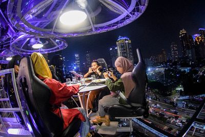 Segini Budget yang Dikeluarkan untuk Menikmati Makan di Restoran Lounge In The Sky