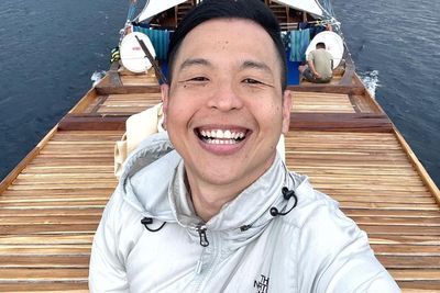 Merasa Dibohongi, Ernest Praksa Sentil Maskapai yang Membawa Kopernya