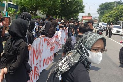 Harga Minyak Goreng Mencekik Rakyat, Wapres Ma ruf Amin ke Ponorogo Didemo!