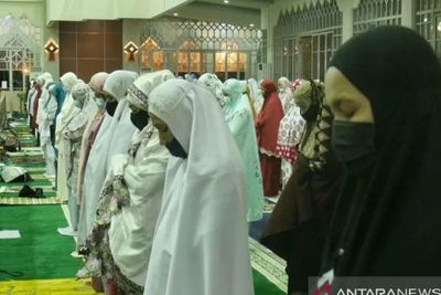 Saf Salat Tarawih Berjamaah Boleh Dirapatkan, Ini Panduan Ibadah Ramadhan 2022 dari MUI