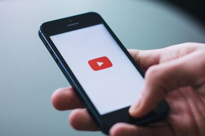 YouTube Akhirnya Hadirkan Fitur Picture-In-Picture di iOS 15