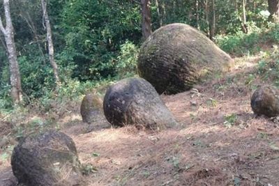 Arkeolog Temukan Guci Batu Raksasa Misterius di India, Diduga Berasal dari Megalitikum