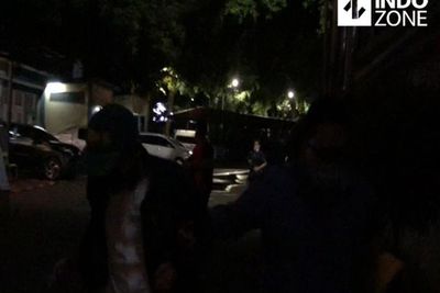Momen Kekasih Dea OnlyFans Selesai Diperiksa, Kabur hingga Tabrak Awak Media