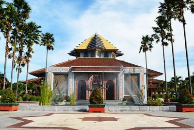 Wisata Religi di Masjid Kampus UGM yang Dibangun di Bekas Kuburan China, Sambil Ngabuburit