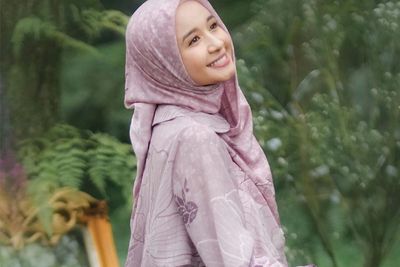 Puasa Pertama Laudya Cynthia Bella Cantik Kenakan Dress dan Khimar Hitam, Banjir Pujian