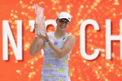 Petenis Polandia, Swiatek Sukses Hancurkan Osaka di Final Miami Open
