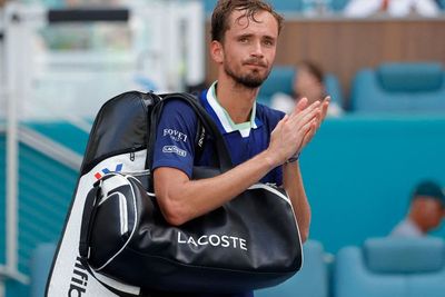Operasi Hernia, Petenis Daniil Medvedev bakal Absen hingga 2 Bulan