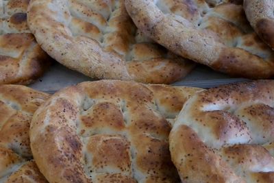 Roti Pide, Makanan Khas Ramadhan yang Dipanggang di Tempat Rahasia Istana! Penasaran?