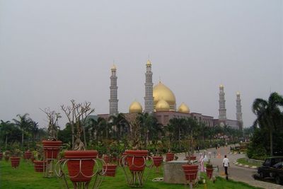 Masjid Termegah di Asia Tenggara Ada di Depok, Berlapis Emas Dibangun Tanpa Mikir Biaya!