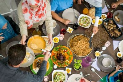 Unik! Di Palestina Meja Penuh dengan Makanan Berwarna Hijau dan Putih saat Ramadhan