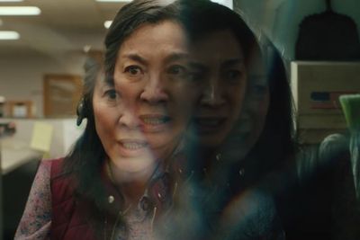 Film Everything Everywhere Membawa Konsep Multiverse Lebih Hebat Dibanding No Way Home