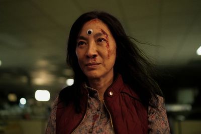 Michelle Yeoh Dipuji Sebagai Sosok Aktor yang Luar Biasa di Film Everything Everywhere