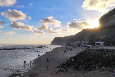 Pantai Melasti Ungasan, Tersembunyi di Balik Bukit Kapur Jadi Incaran Foto Prewedding 