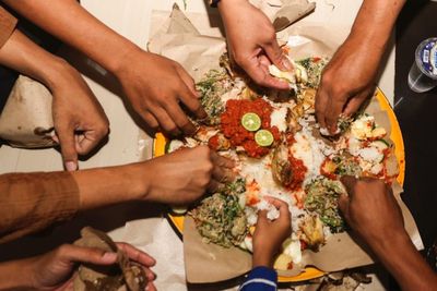 Megibung, Makan Bersama ala Raja yang jadi Tradisi Ramadhan di Bali