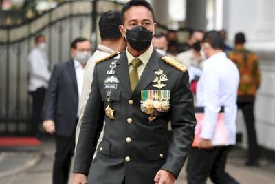 Spanduk Bergambar Panglima TNI Andika Perkasa Pakai Kaus PKI Akhirnya Dicopot