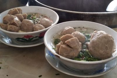 Gokil! Jualan di Warung Kecil, Sehari Habiskan 100 Kg Daging Sapi Buat Bikin Bakso!