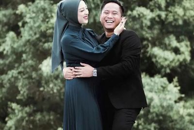 Suami Masih Dibui, Dinan Fajrina Unggah Reels Dicium Doni Salmanan Berkali-kali