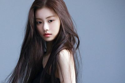 Potret Cantik Kim Garam, Member Kedua LE SSERAFIM yang Diduga Terlibat Bullying di Sekolah