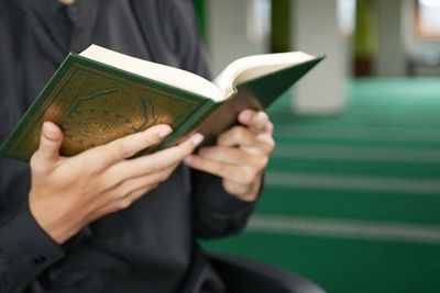 Bacaan Sholawat Nariyah Arab, Latin, Arti, dan Manfaatnya
