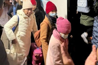 Menlu: 32 WNI Memilih Tetap Tinggal di Ukraina, Mayoritas Alasan Keluarga