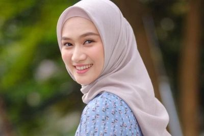 Melody Laksani Eks JKT48 Ngaku Tak Menunda Waktu Salat Selama Puasa Bulan Ramadhan