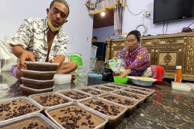 Fantastis! Pasutri di Berau Cuan Rp200 Juta dari Jualan Takjil