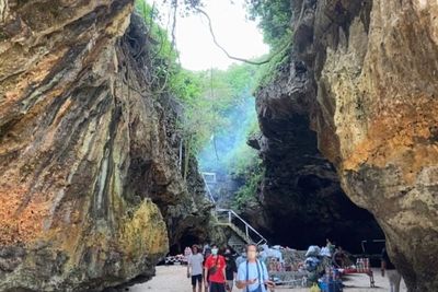 Wow! Ada Pantai Secantik Ini di Balik Dua Karang Tinggi, Surganya Peselancar di Bali