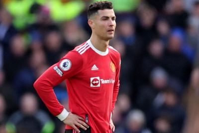 Emosi Enggak Terkontrol sampai Jatuhkan Ponsel Penggemar, Ronaldo: Menyesal dan Minta Maaf