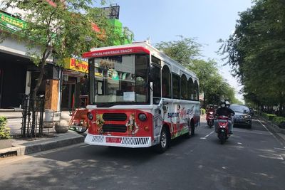 Seru Nih! Jogja Punya Bus Antik untuk Jalan-jalan Keliling Kota Sambil Mengenal Budaya